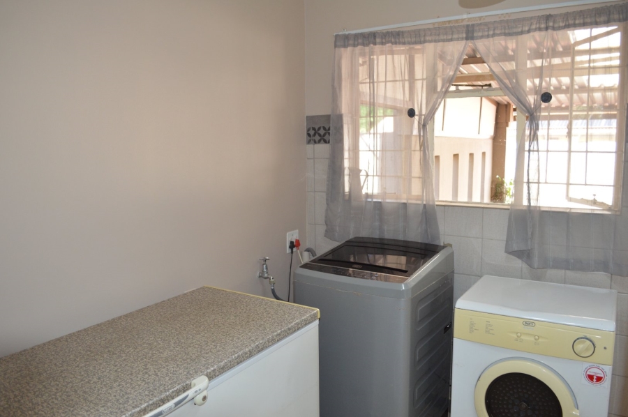 8 Bedroom Property for Sale in Flamwood North West